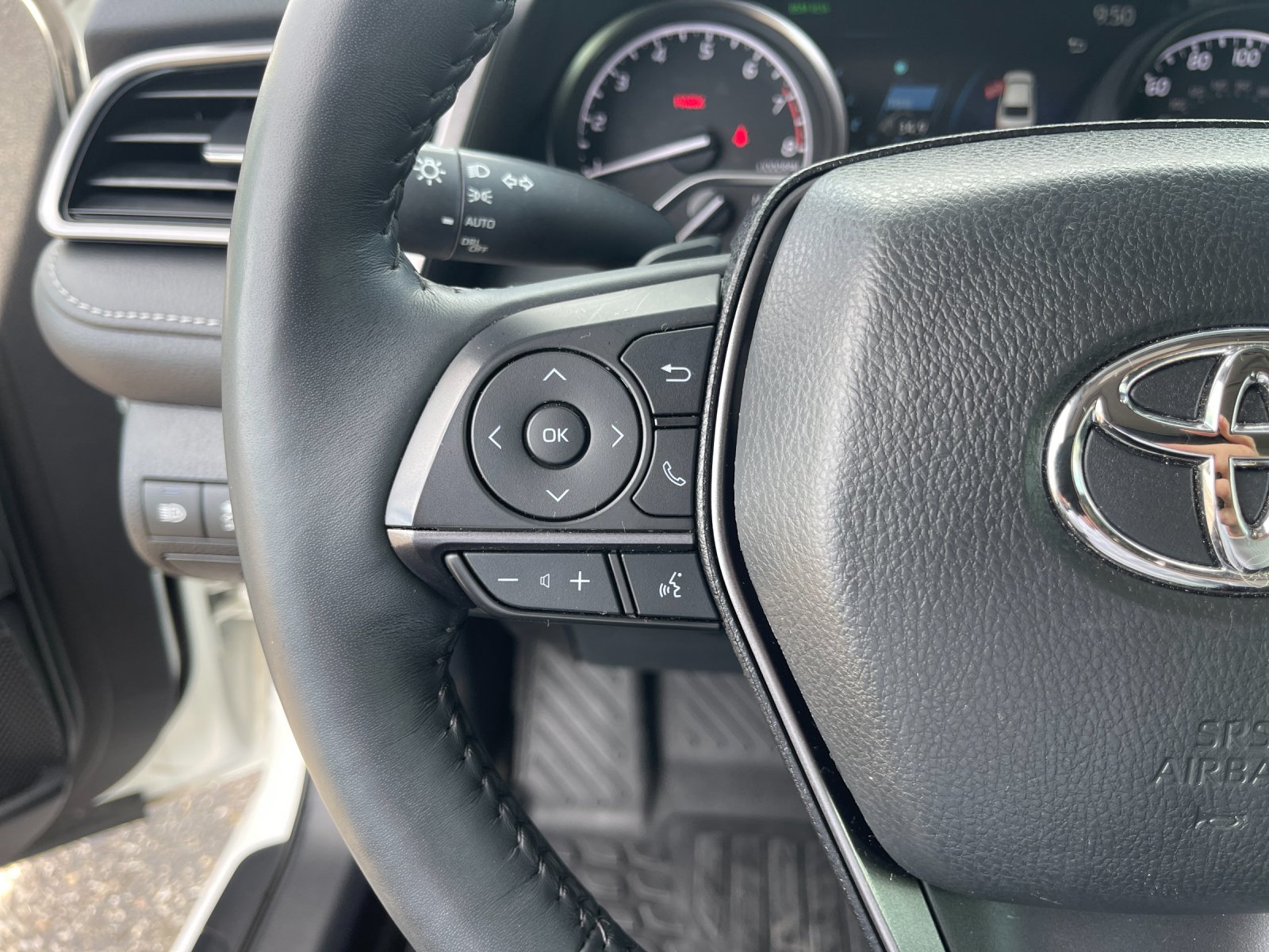 Used 2023 Ice Toyota SE image 23