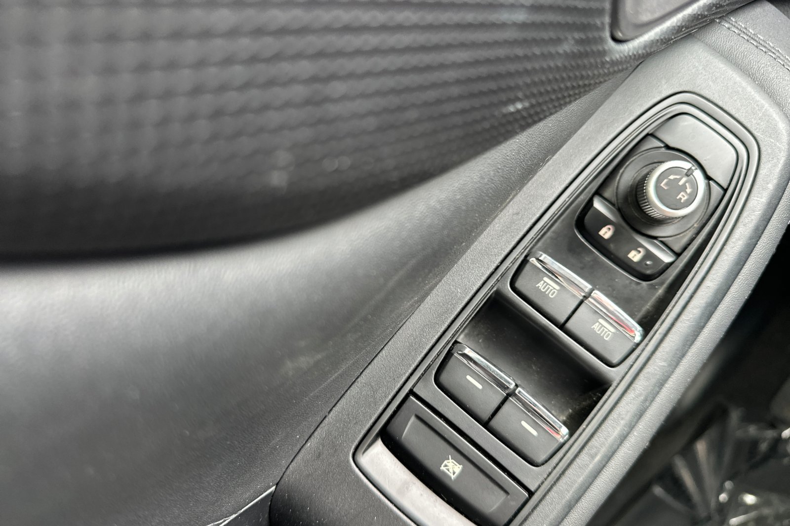 Used 2020 Silver Subaru Limited image 8