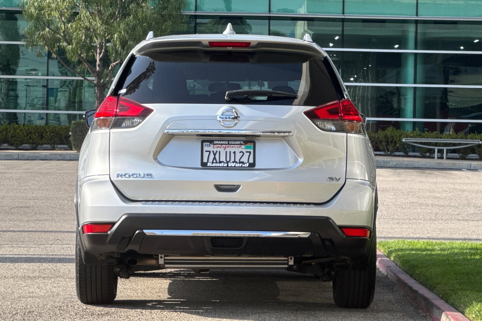 Used 2017 Brilliant Silver Nissan SV image 5