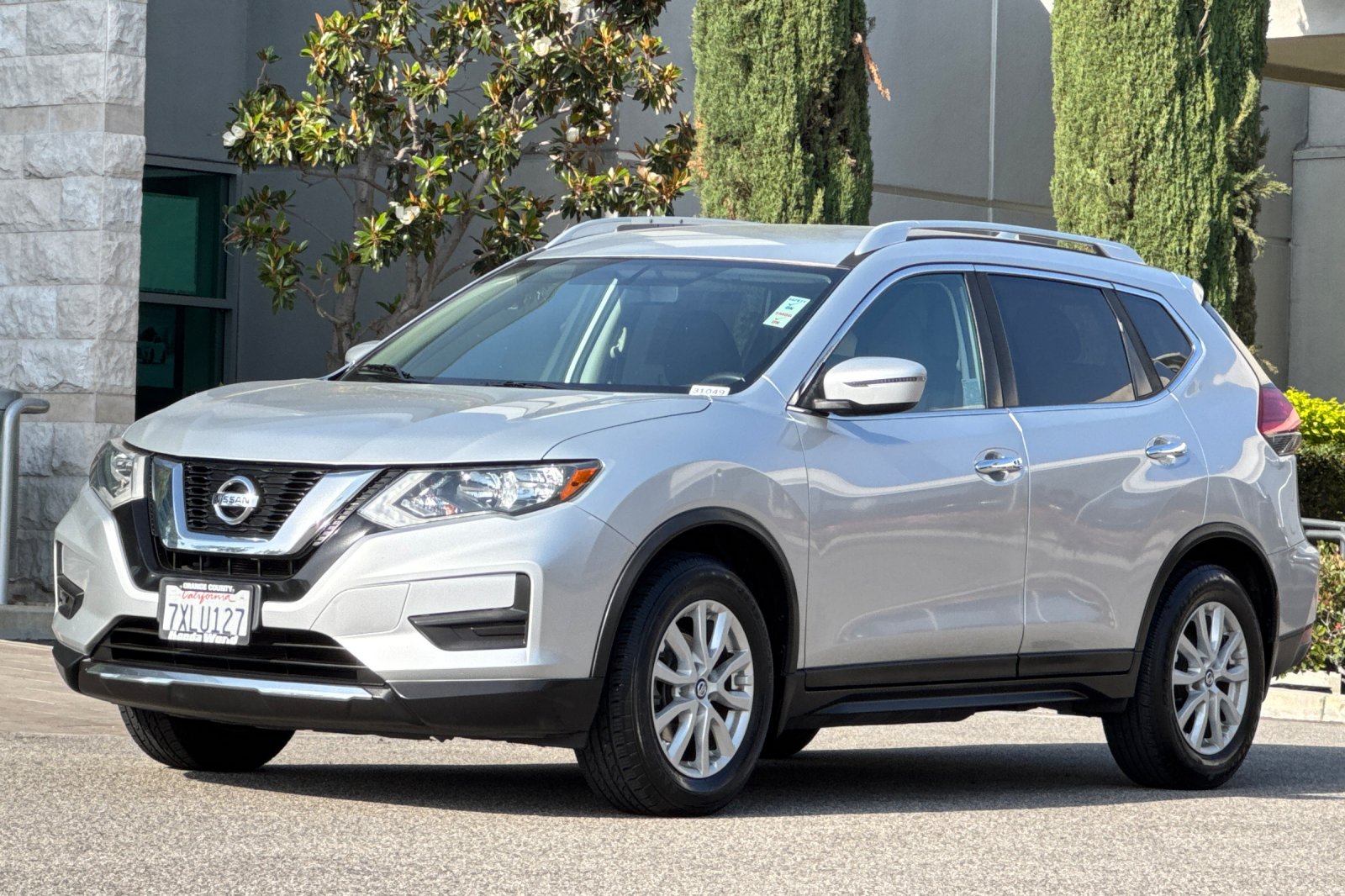 Used 2017 Brilliant Silver Nissan SV image 8