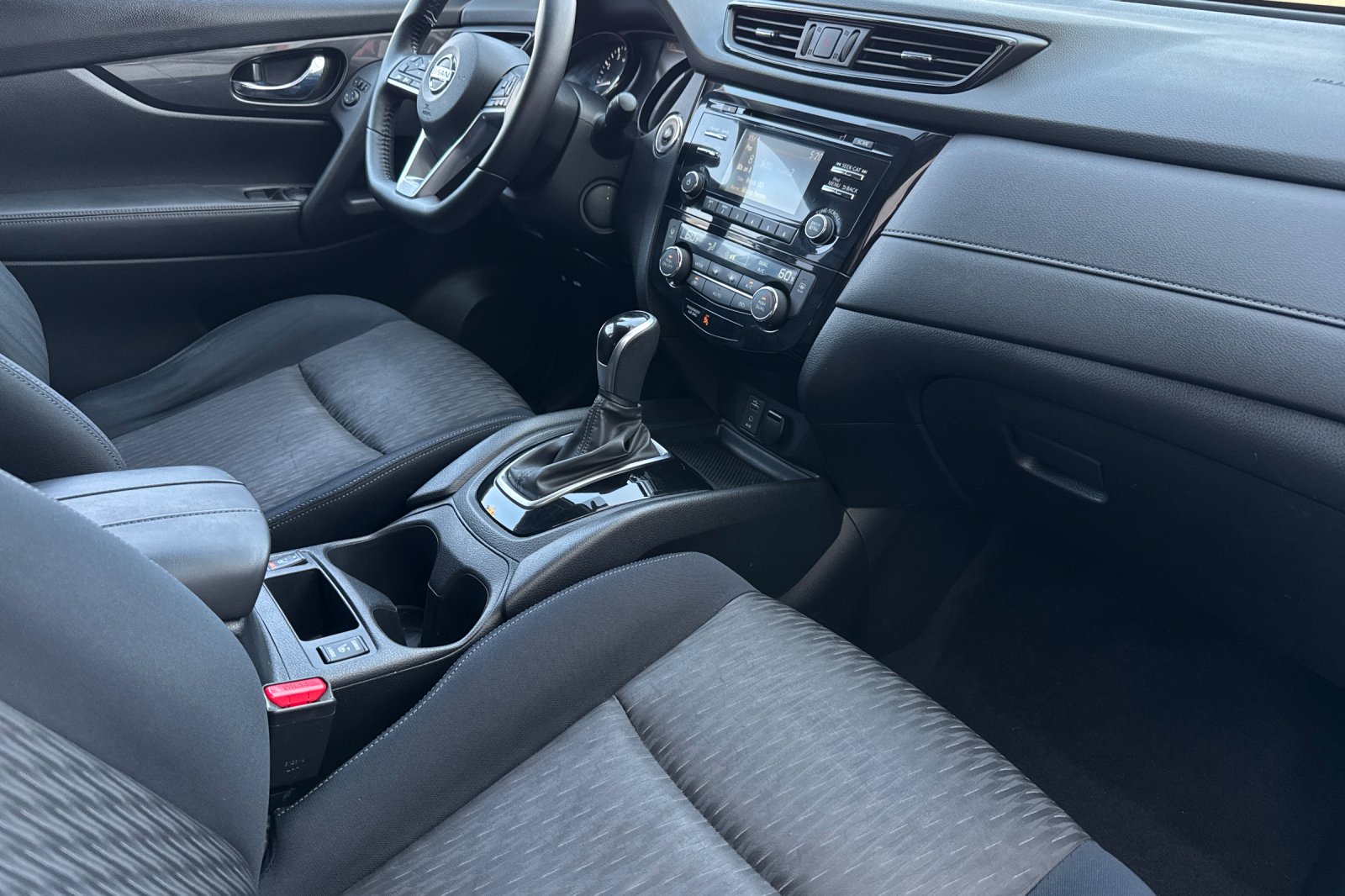 Used 2017 Brilliant Silver Nissan SV image 16