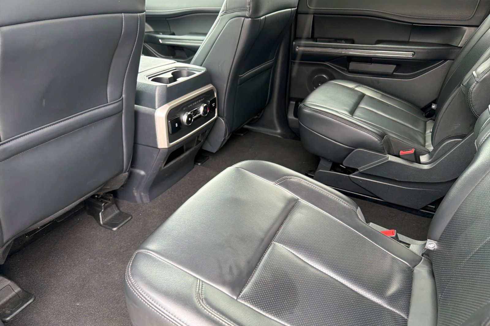 Used 2024 Black Ford XLT image 10