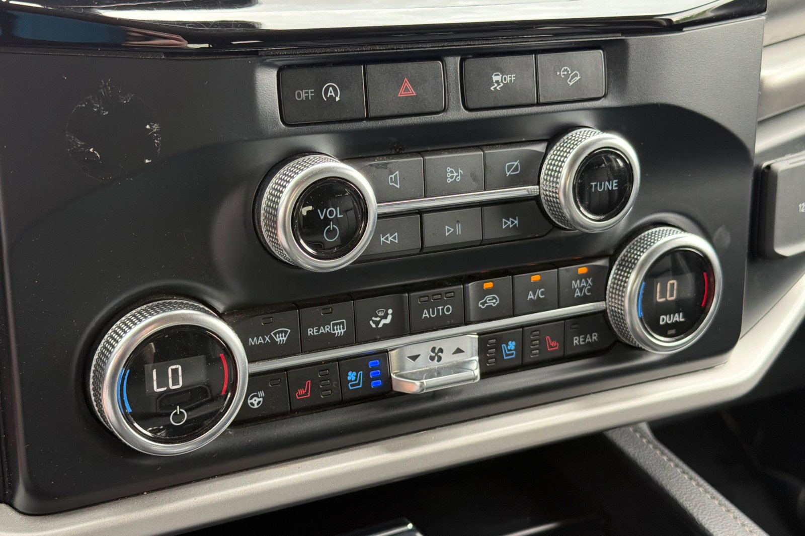 Used 2024 Black Ford XLT image 19