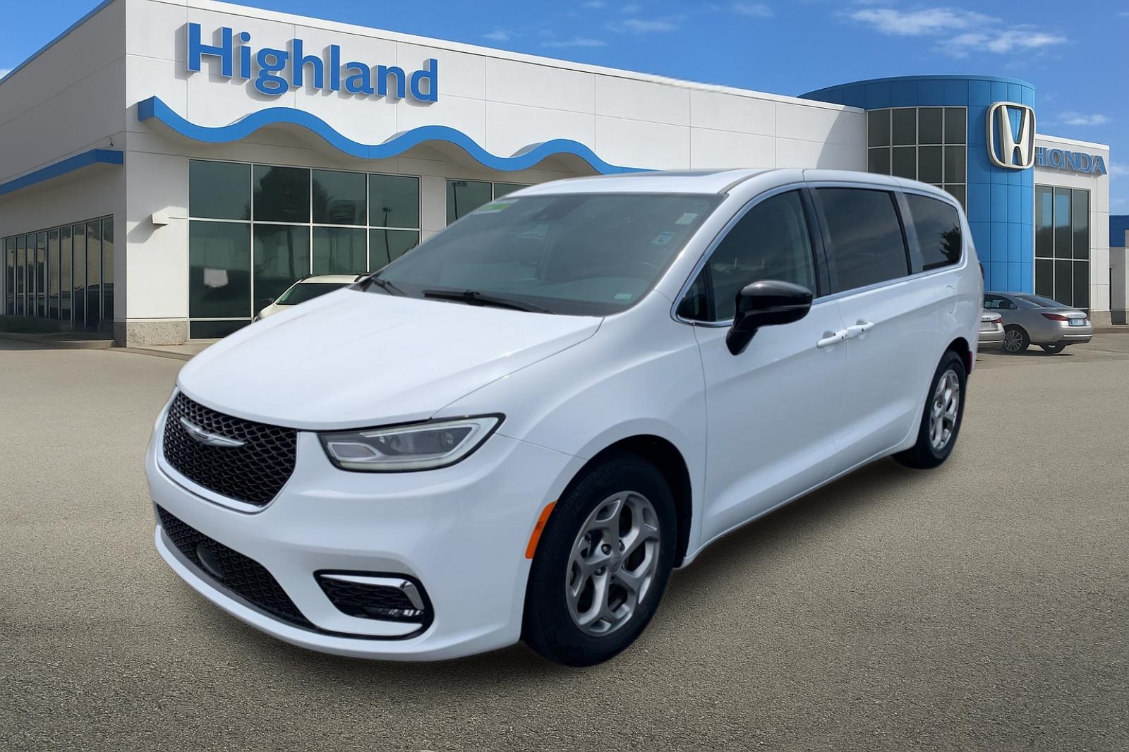 2024 Chrysler Pacifica Limited's photo