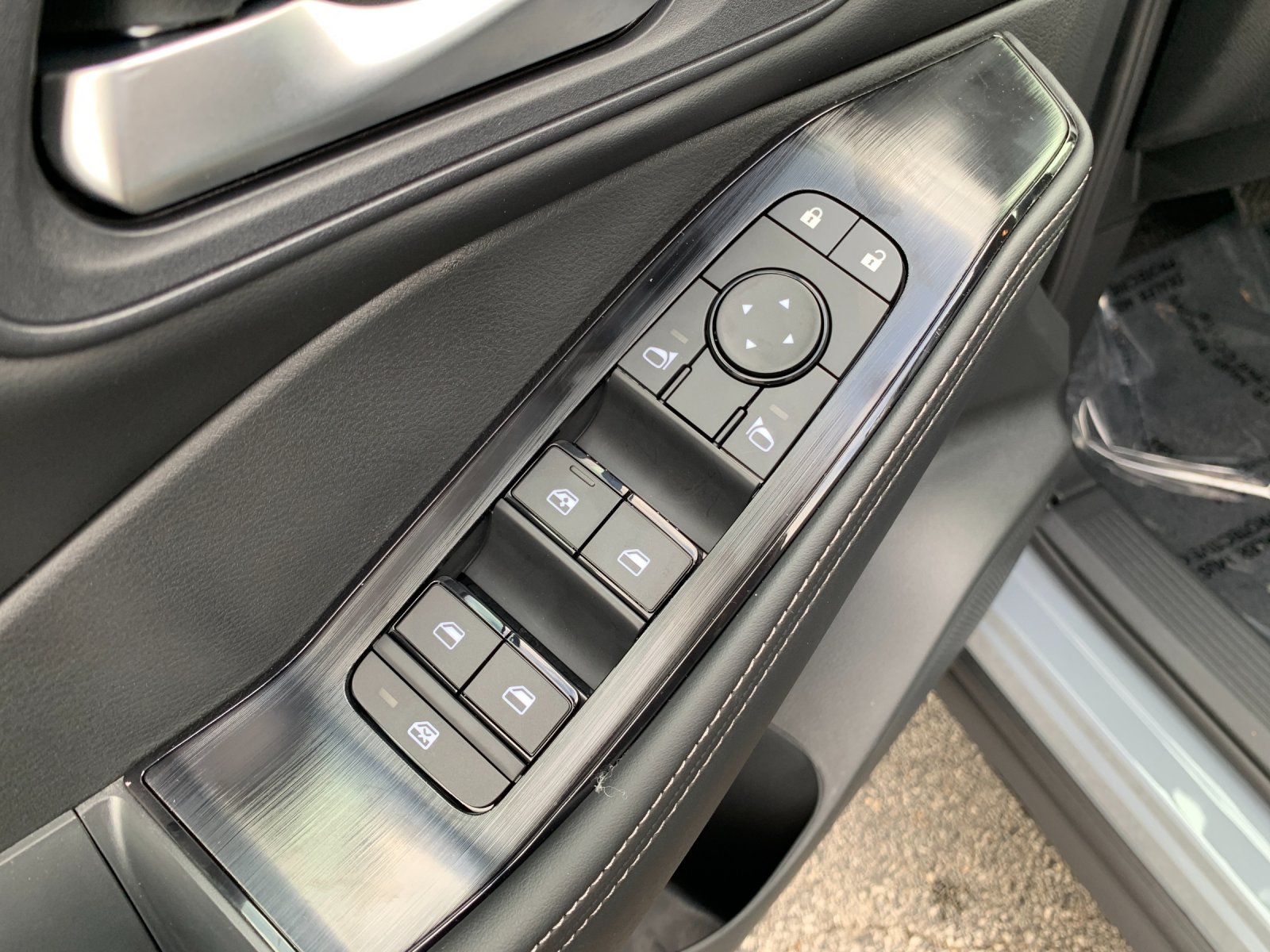 New 2026 Boulder Gray Pearl Nissan SV image 12