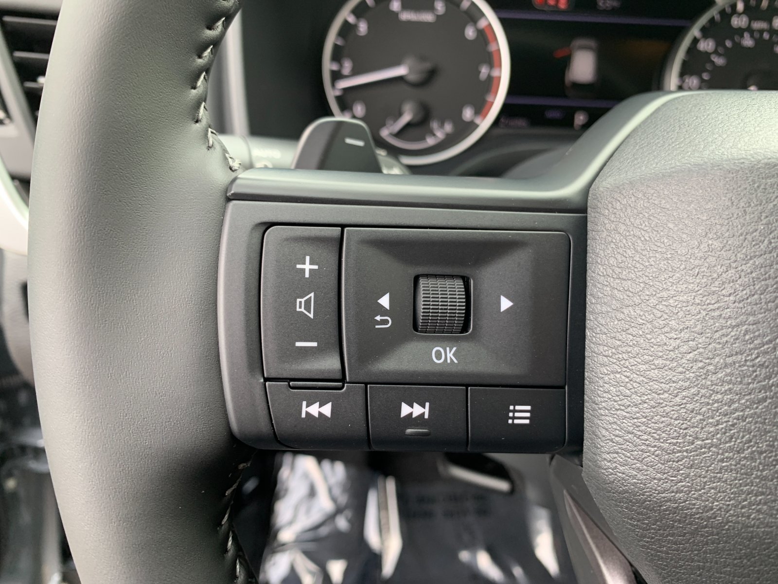 New 2026 Boulder Gray Pearl Nissan SV image 26