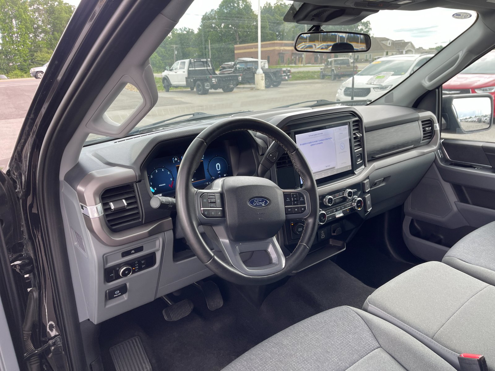 Used 2025 Black Ford XLT image 10