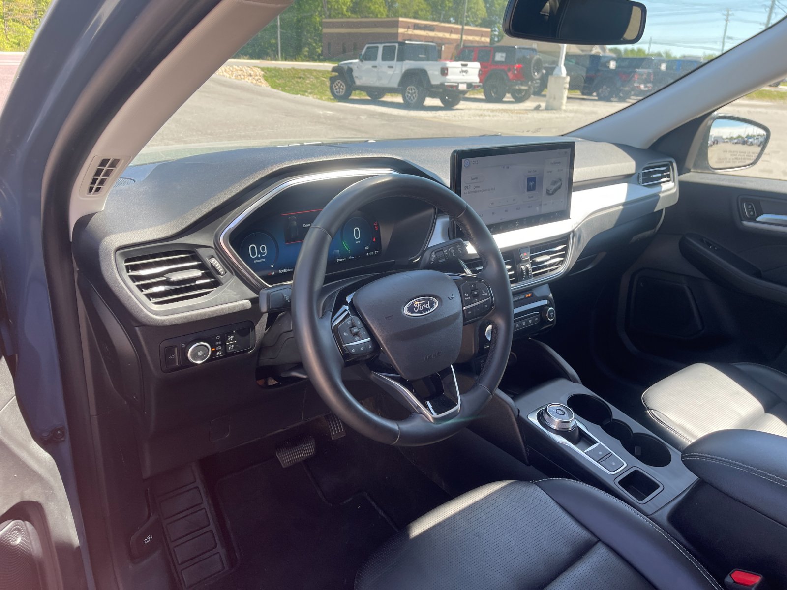 Used 2024  Ford Platinum image 11