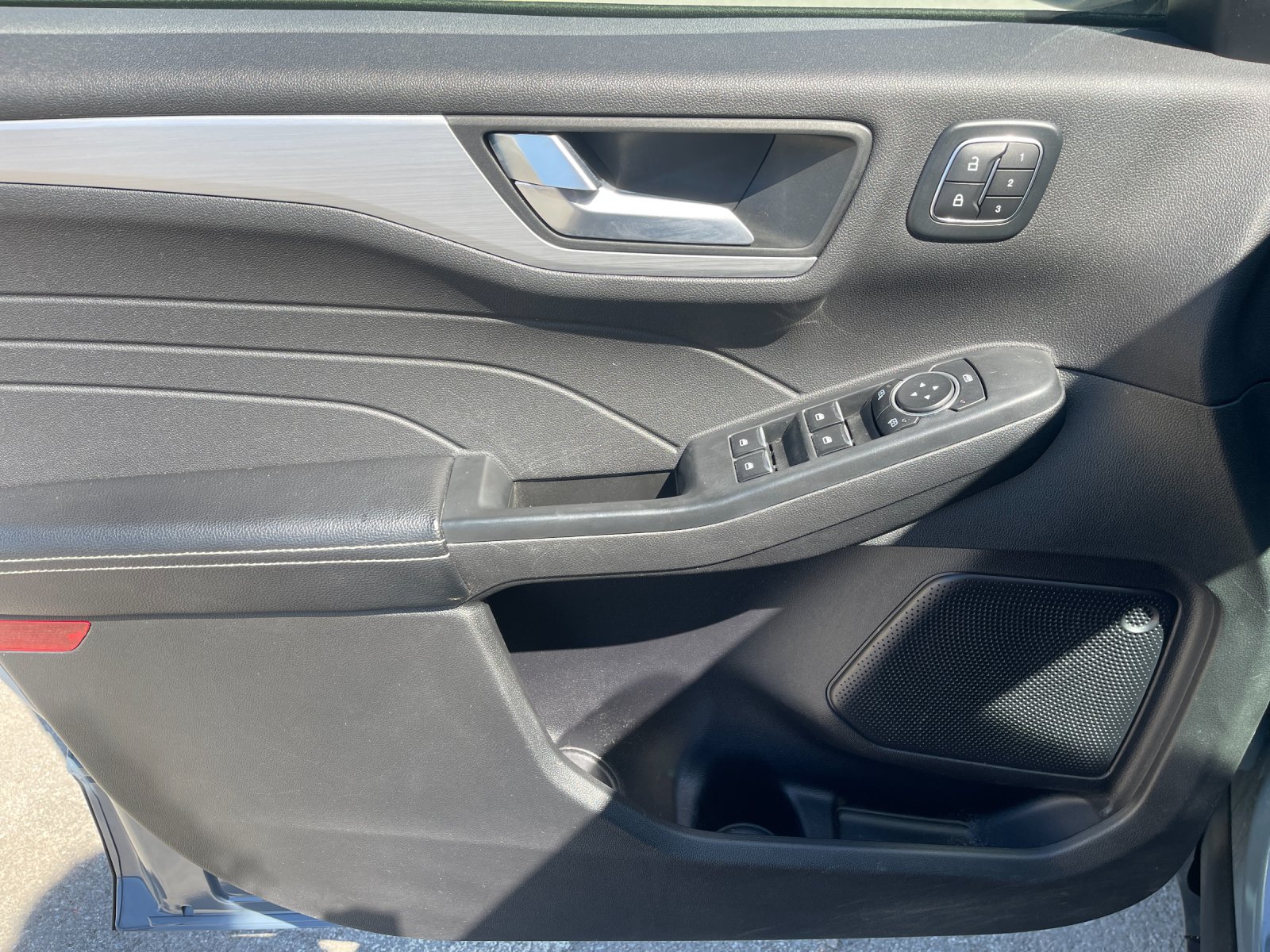 Used 2024  Ford Platinum image 12
