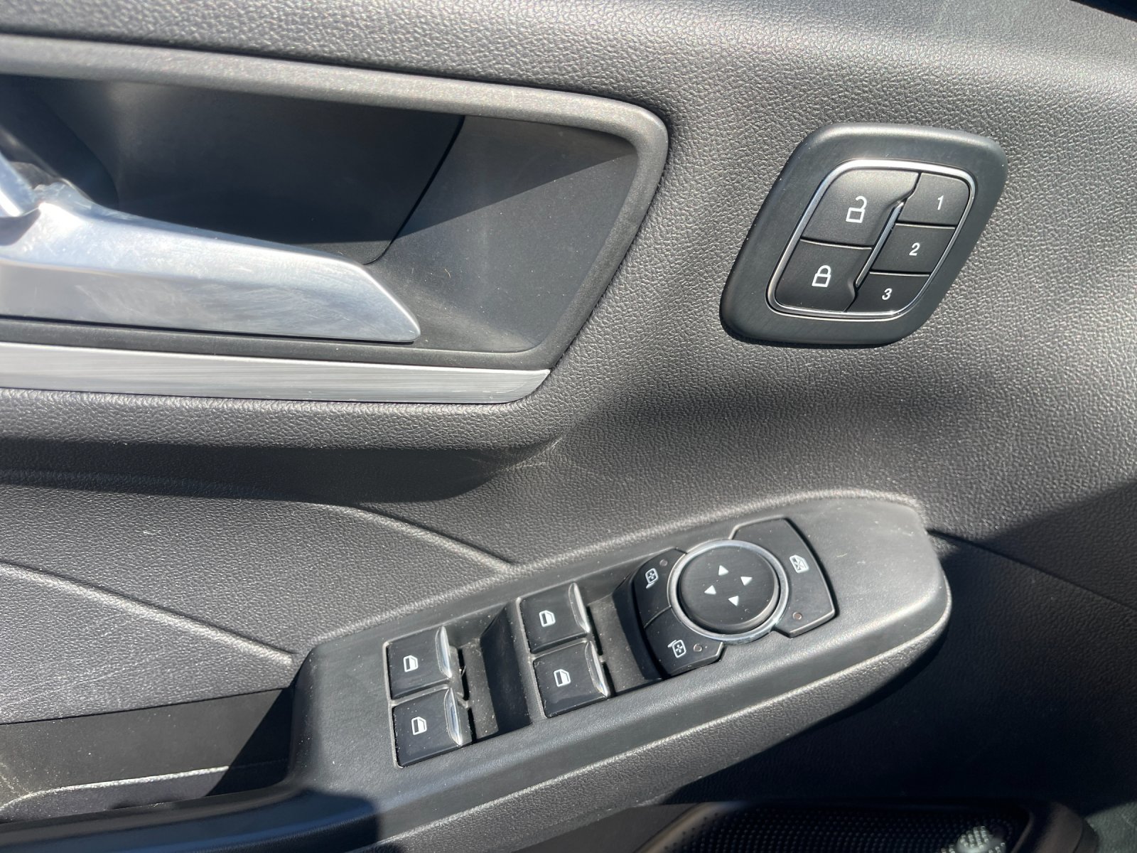 Used 2024  Ford Platinum image 13