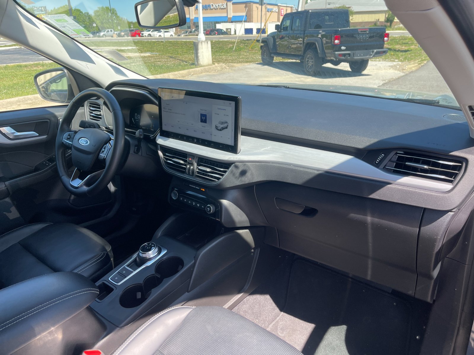 Used 2024  Ford Platinum image 18