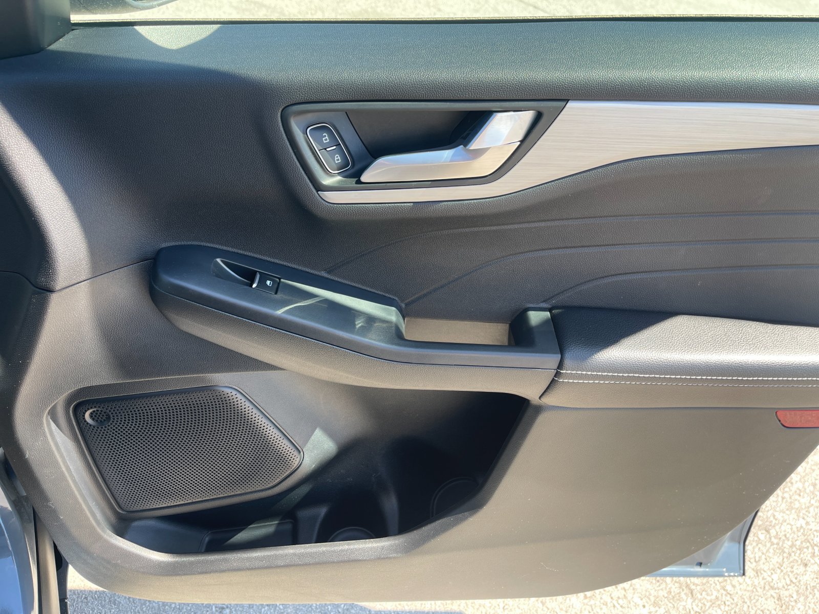 Used 2024  Ford Platinum image 19