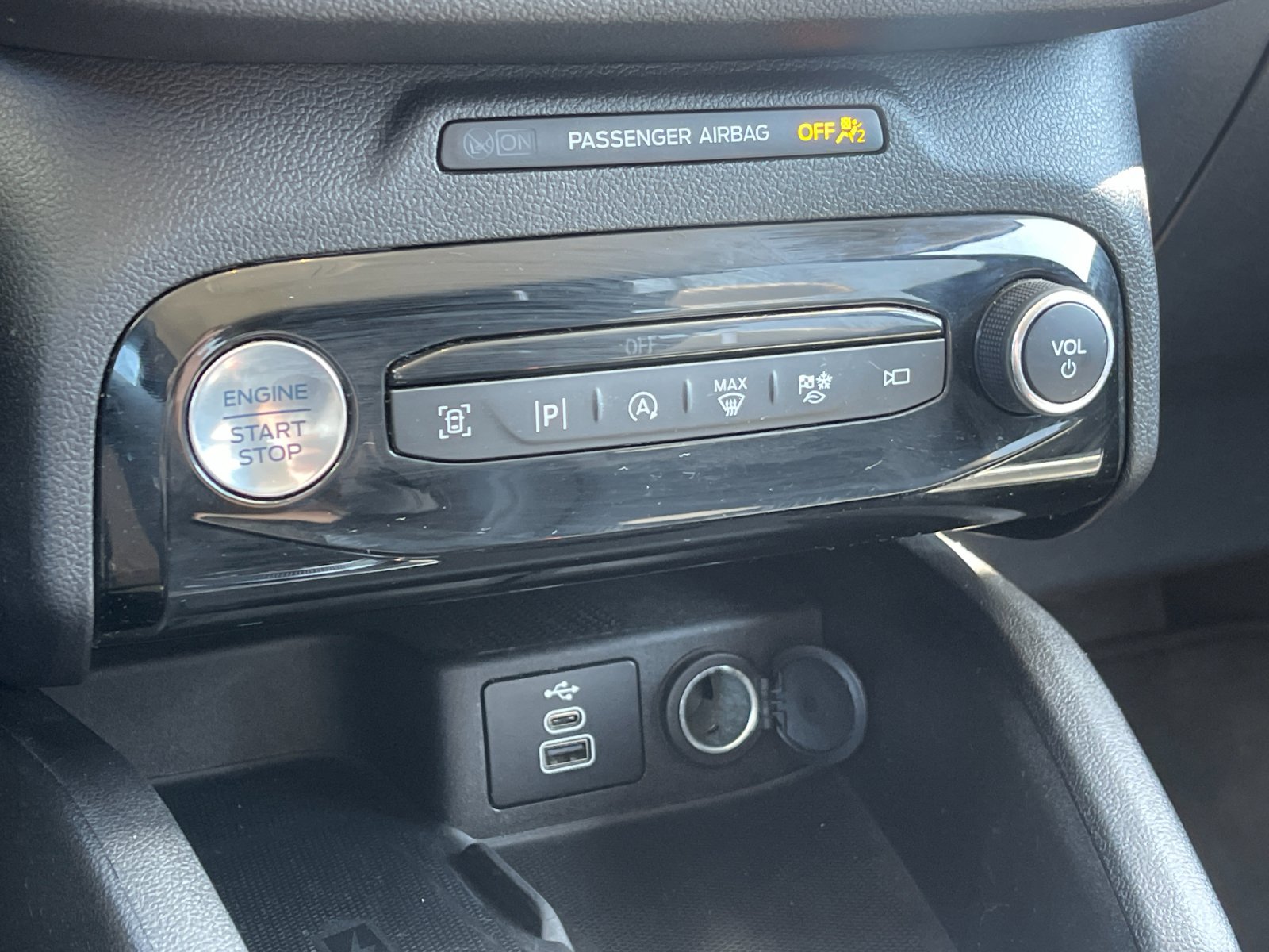 Used 2024  Ford Platinum image 22