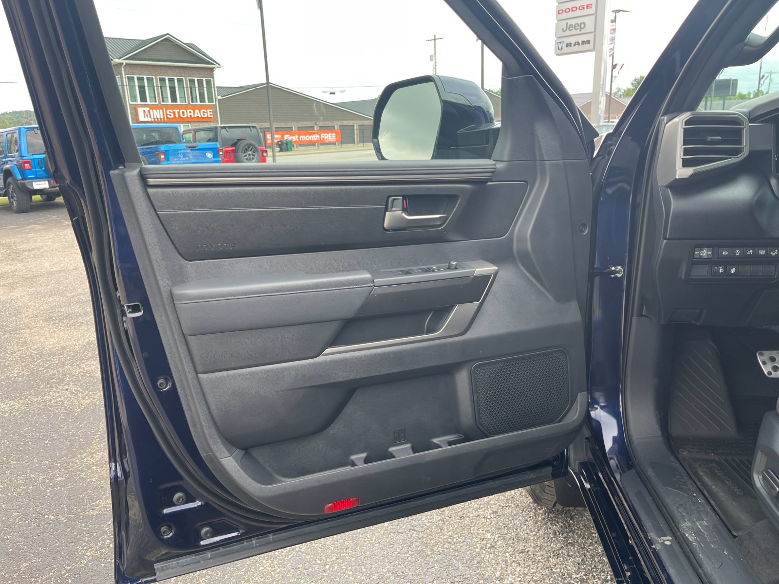 2026 Toyota Tundra SR5 - Photo 11