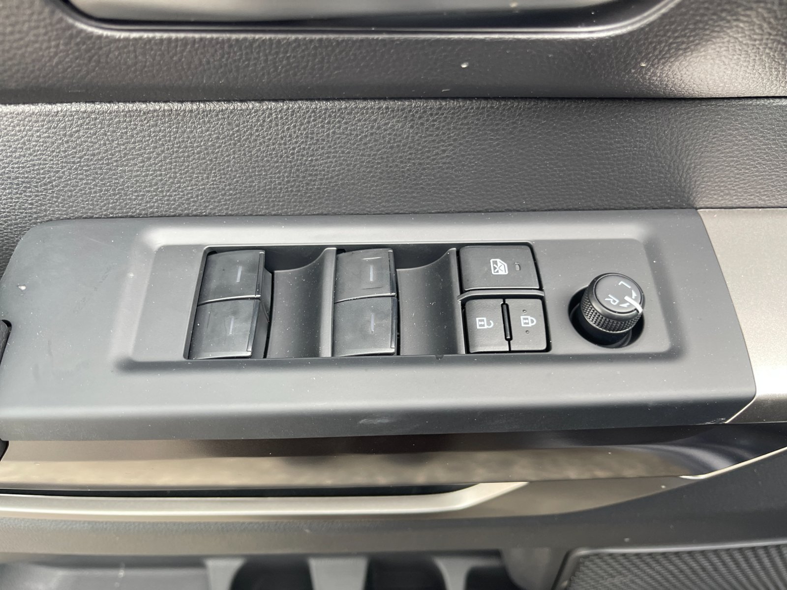 2026 Toyota Tundra SR5 - Photo 12