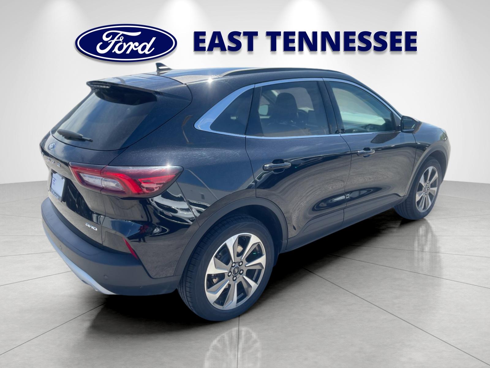 Used 2024  Ford Platinum image 3