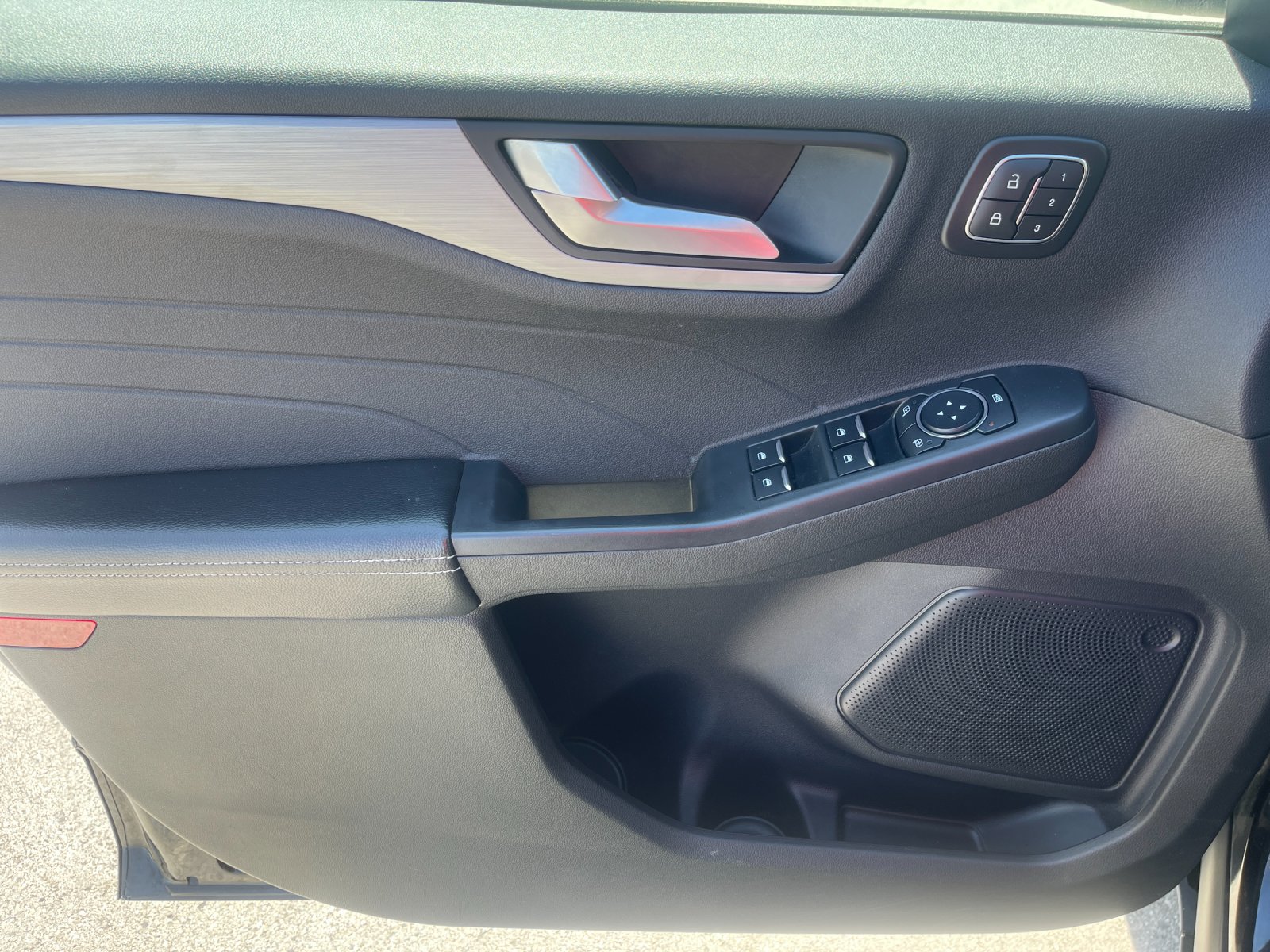 Used 2024  Ford Platinum image 12