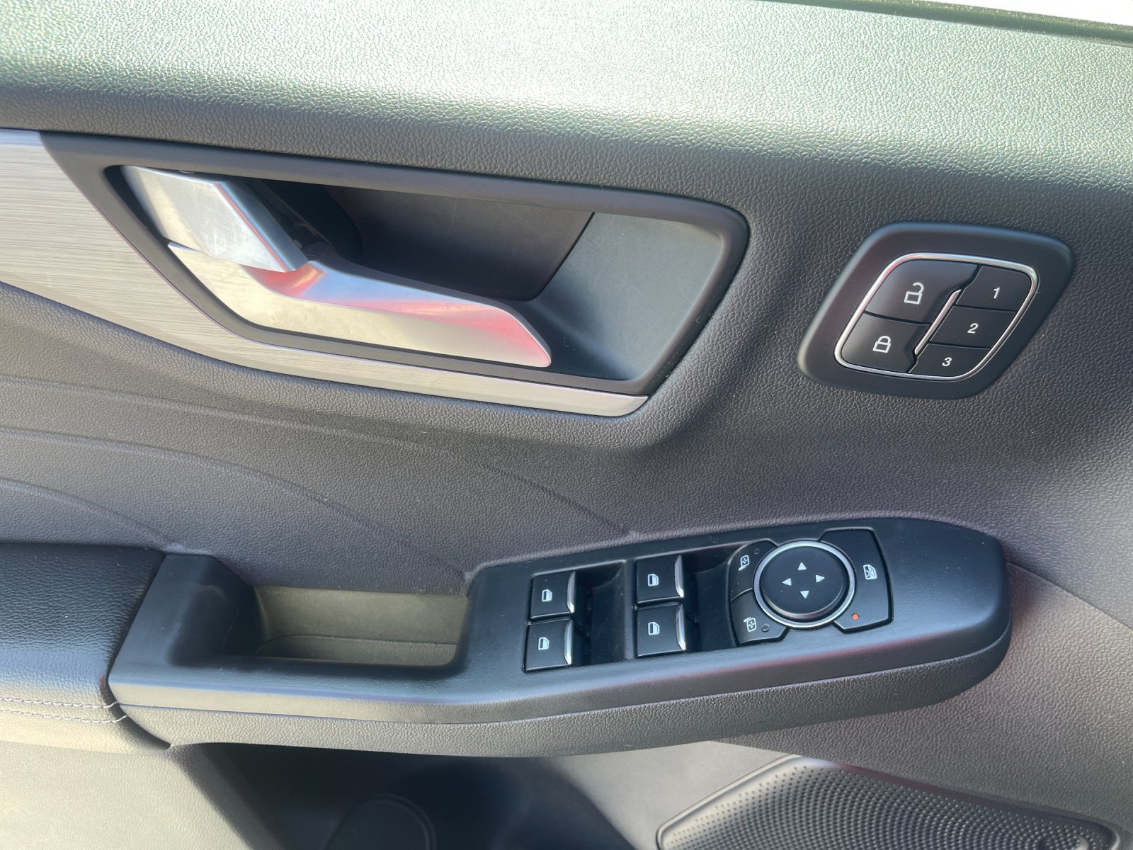 Used 2024  Ford Platinum image 13