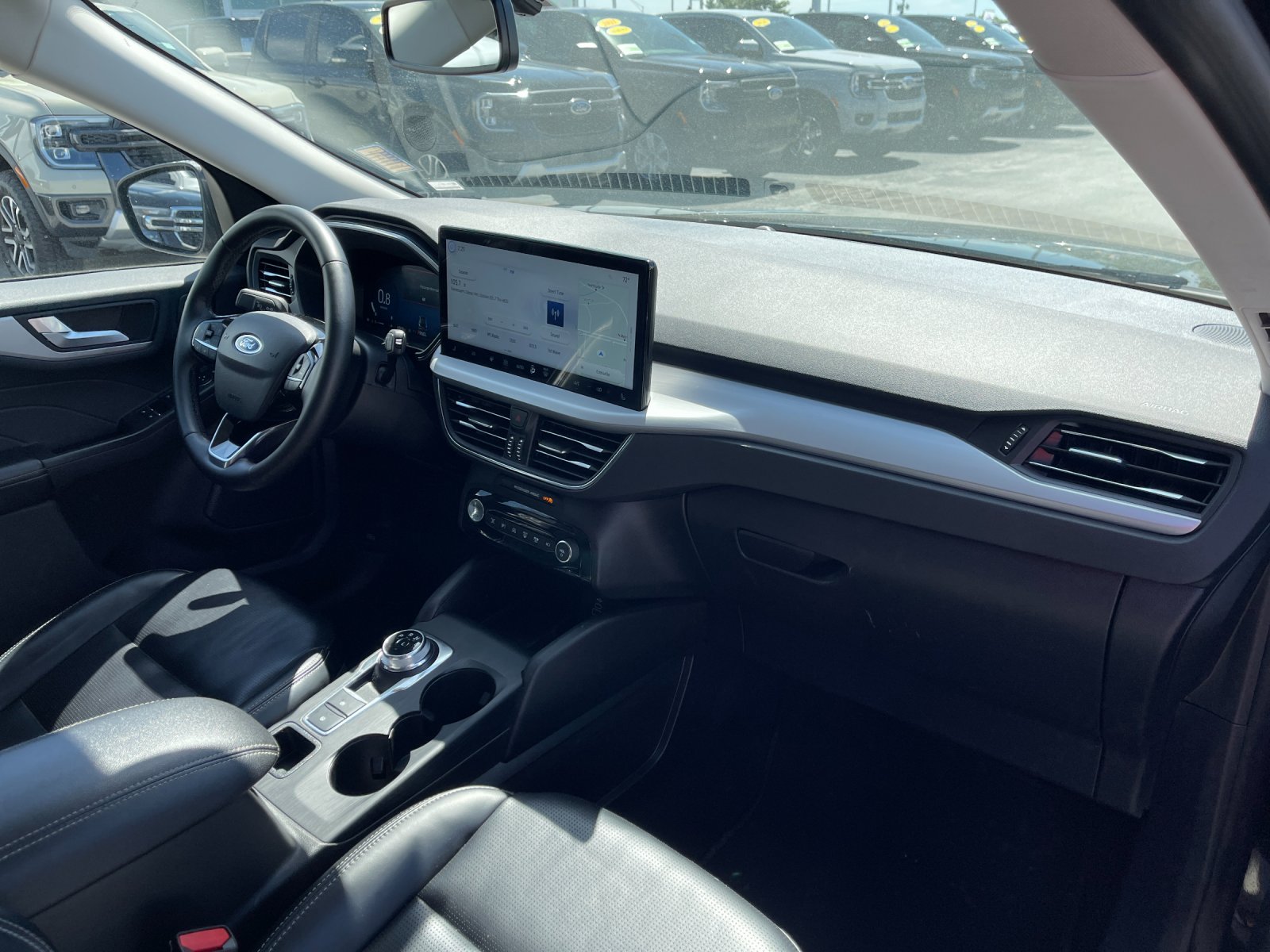 Used 2024  Ford Platinum image 18