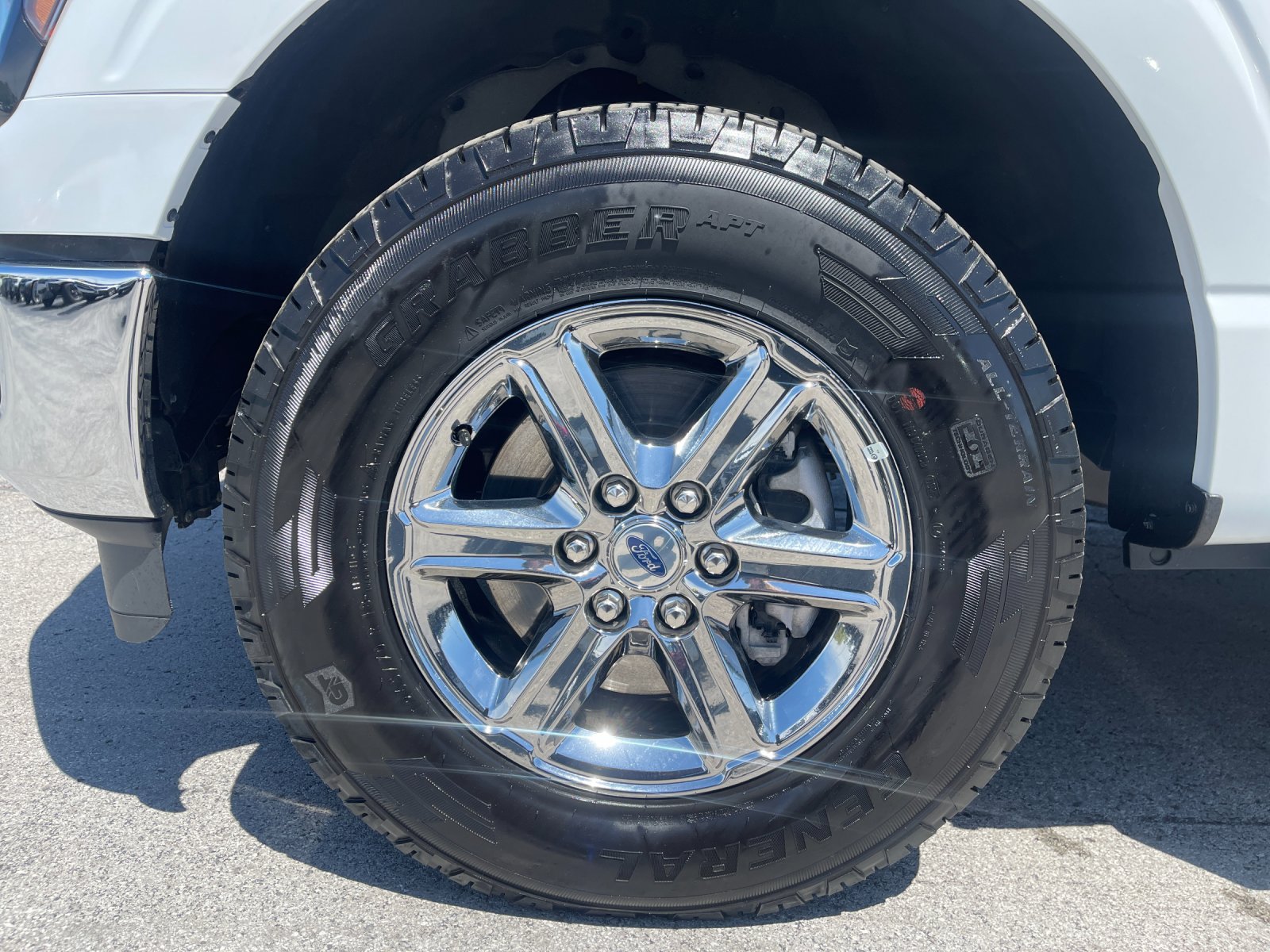 Used 2025 Oxford White Ford XLT image 29