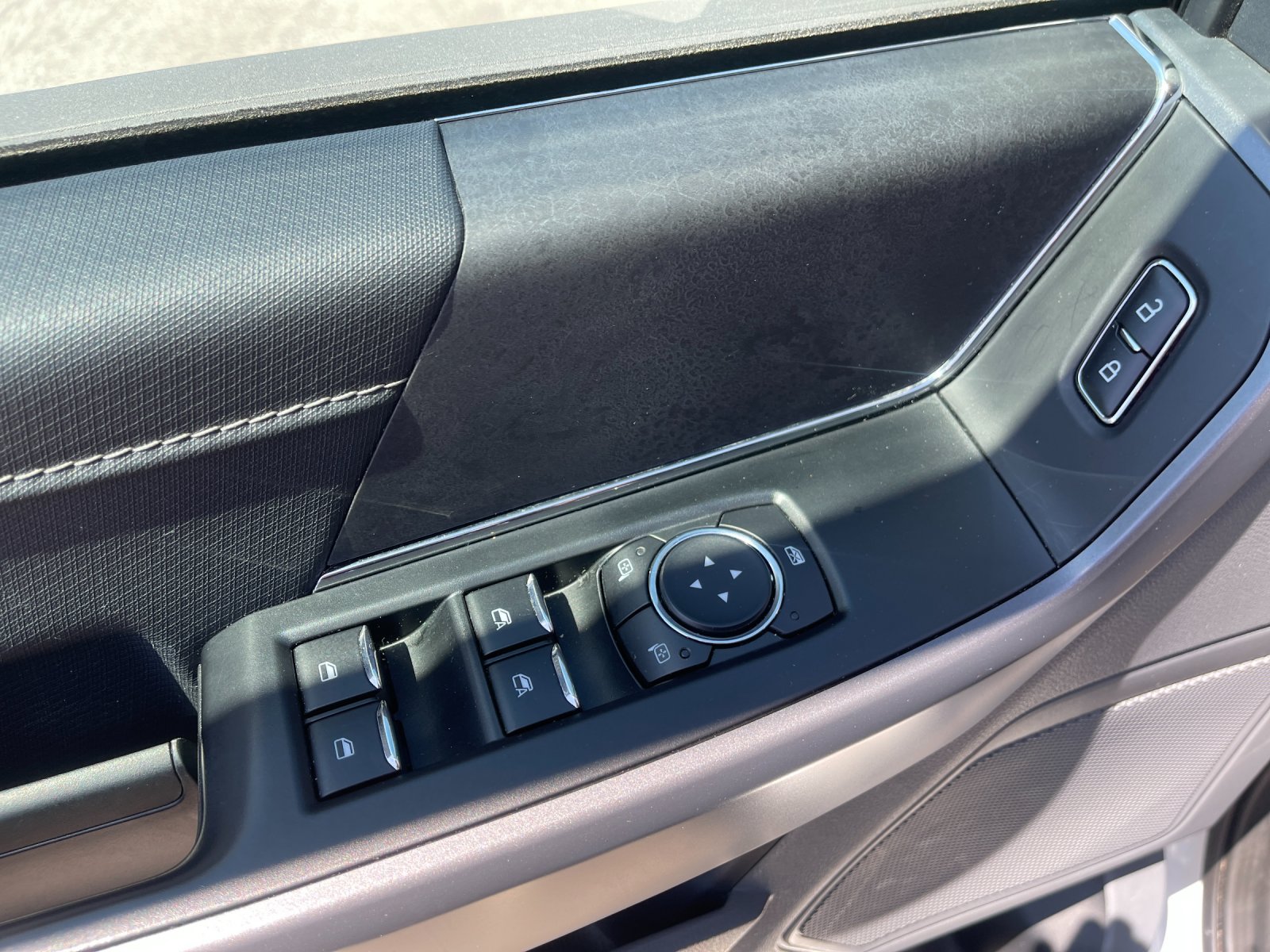 Used 2025 Oxford White Ford XLT image 13