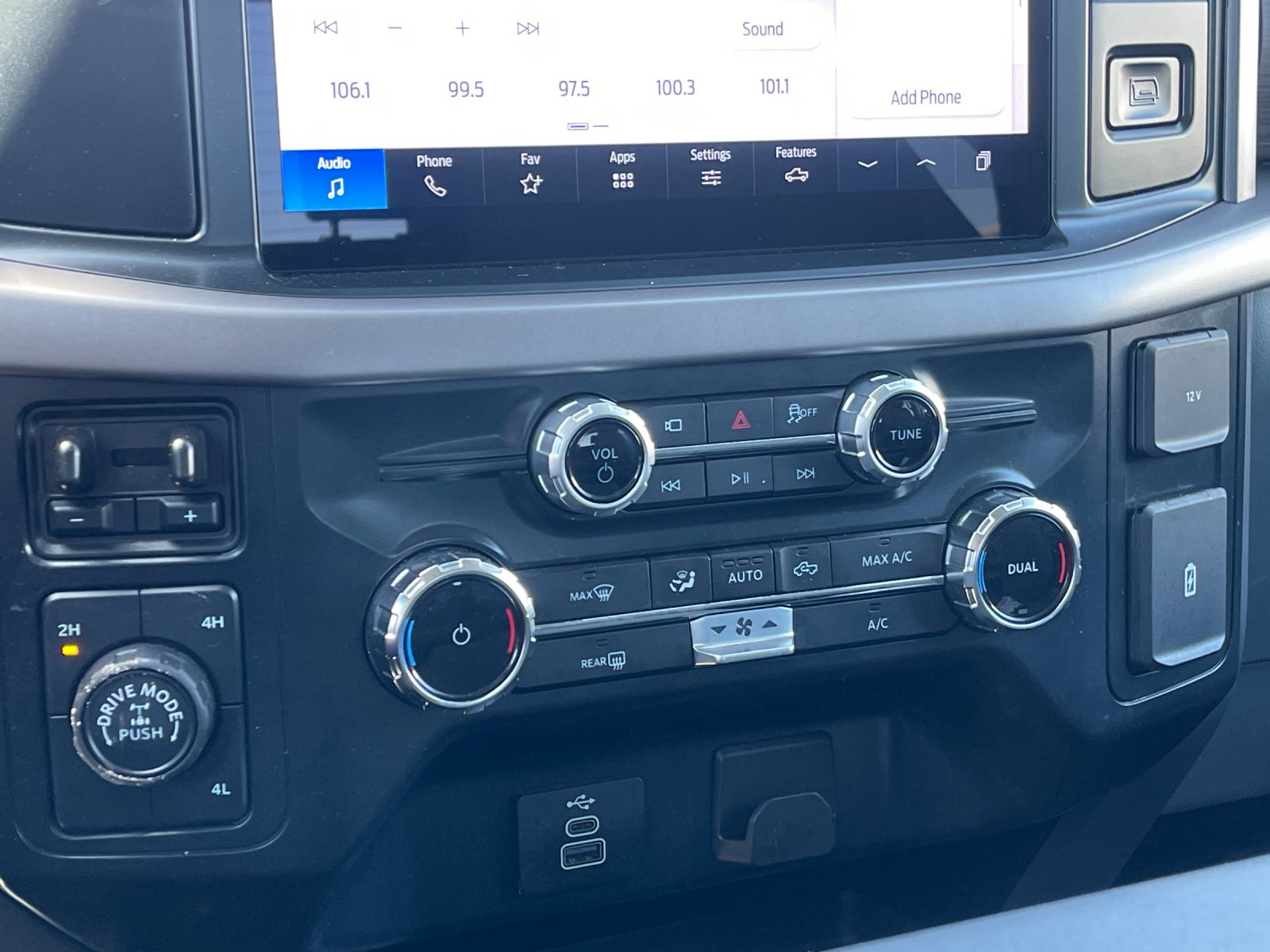 Used 2025 Oxford White Ford XLT image 21