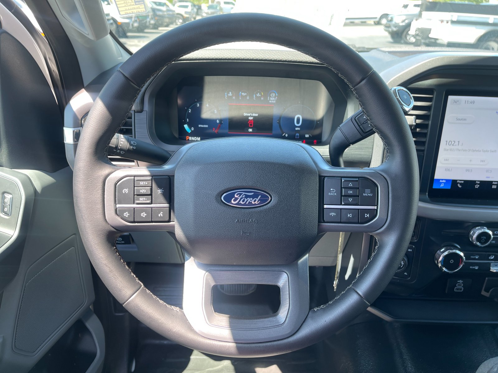 Used 2025 Oxford White Ford XLT image 23