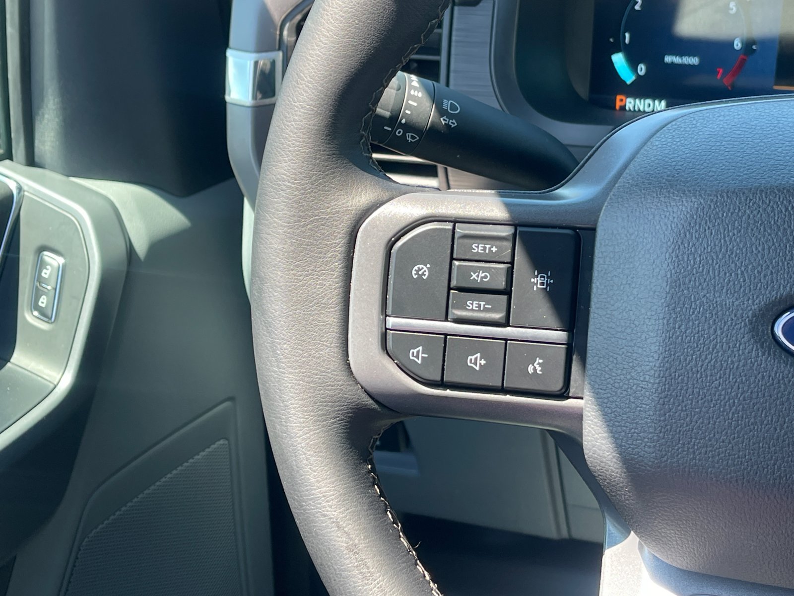 Used 2025 Oxford White Ford XLT image 24