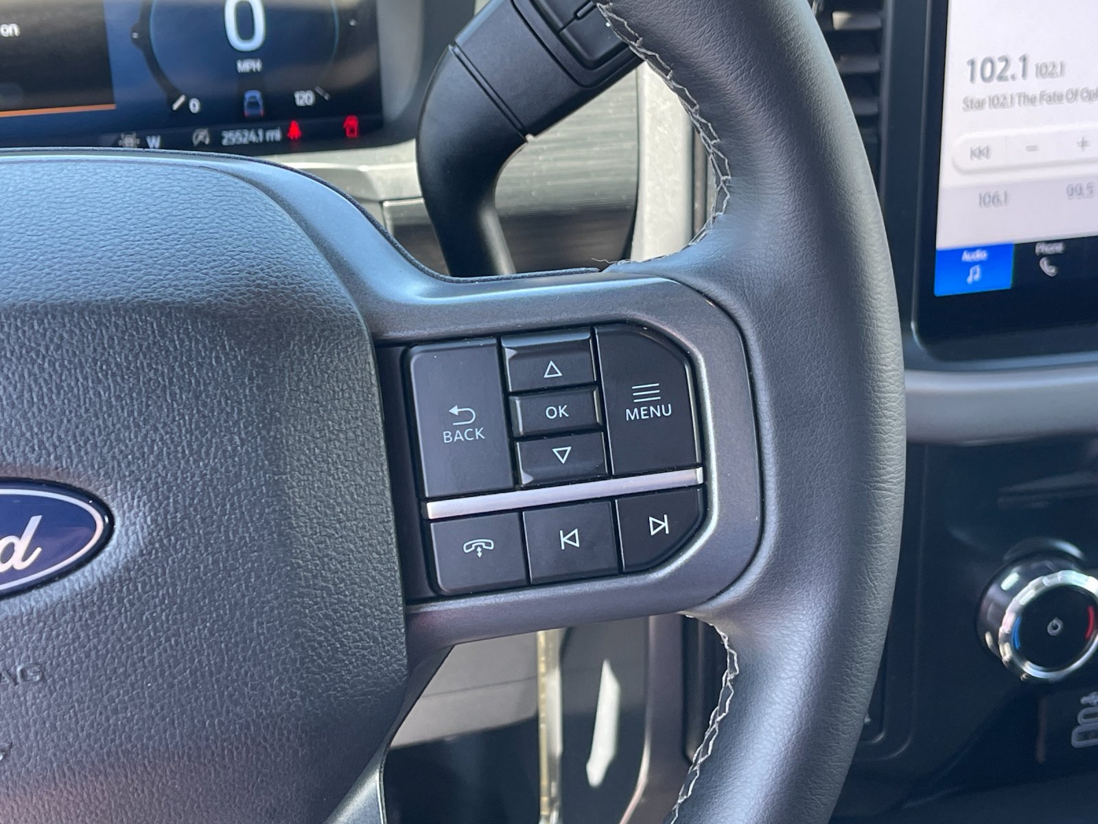 Used 2025 Oxford White Ford XLT image 25
