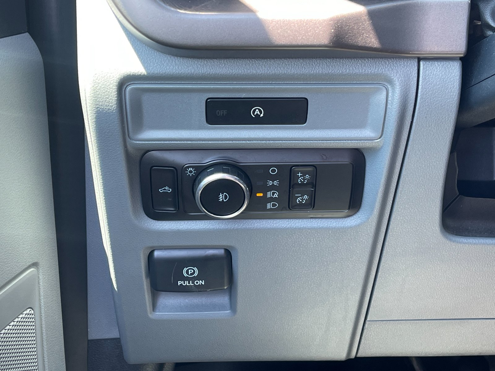 Used 2025 Oxford White Ford XLT image 28