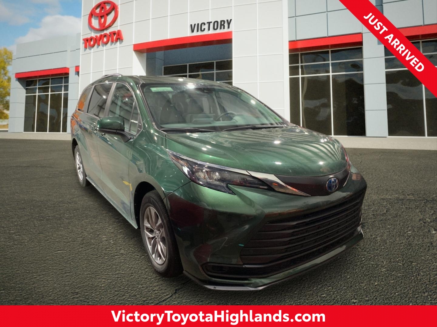 2024 Toyota Sienna LE 8-Passenger Hybrid AWD's photo