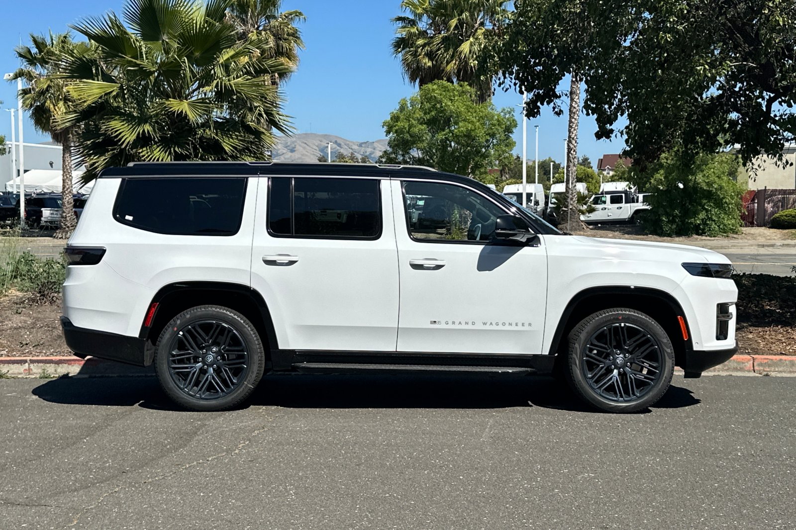 New 2026 Bright White Clear-Coat Exterior Paint Jeep 85th Anniversary Edition image 2