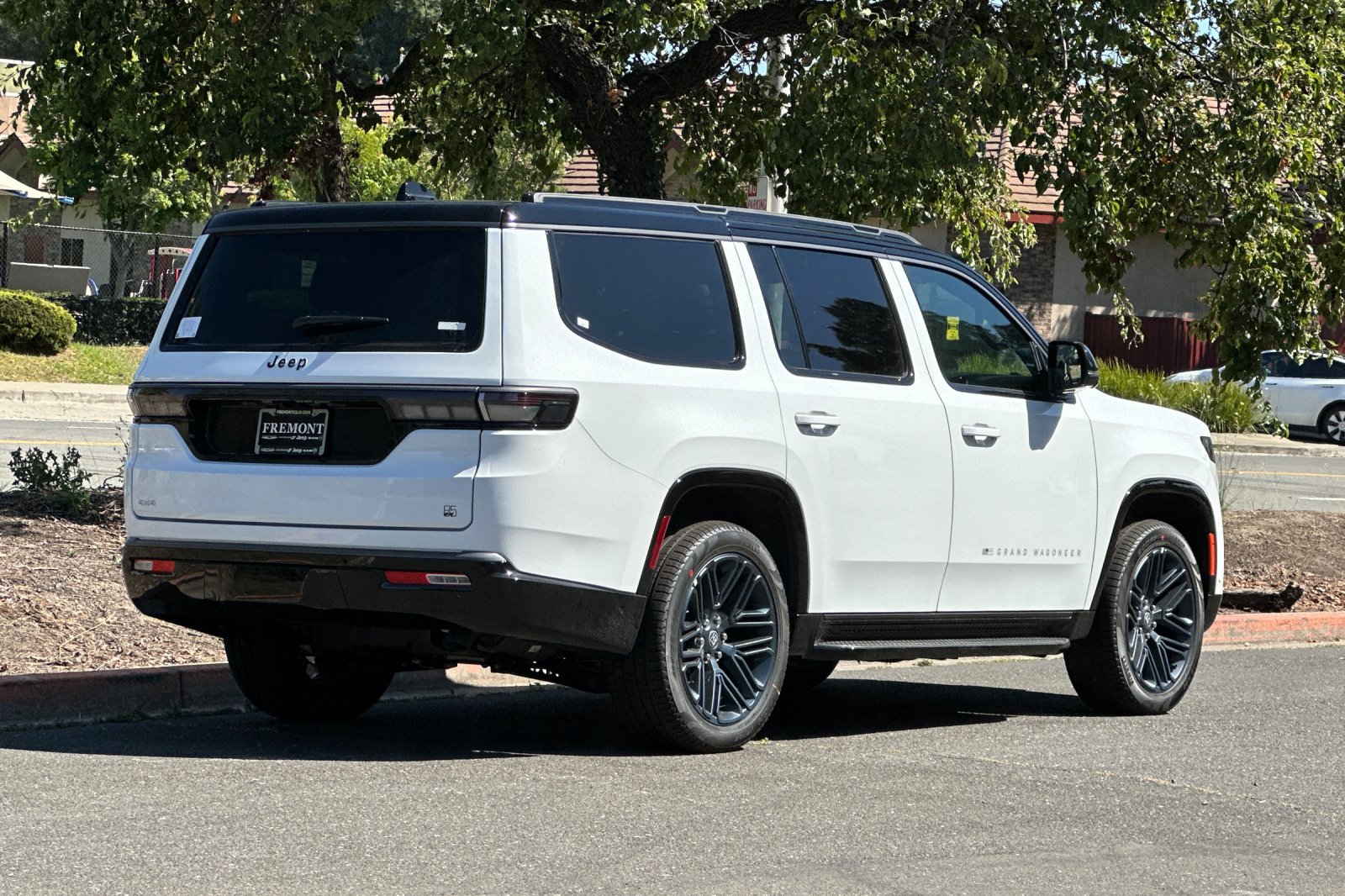 New 2026 Bright White Clear-Coat Exterior Paint Jeep 85th Anniversary Edition image 3