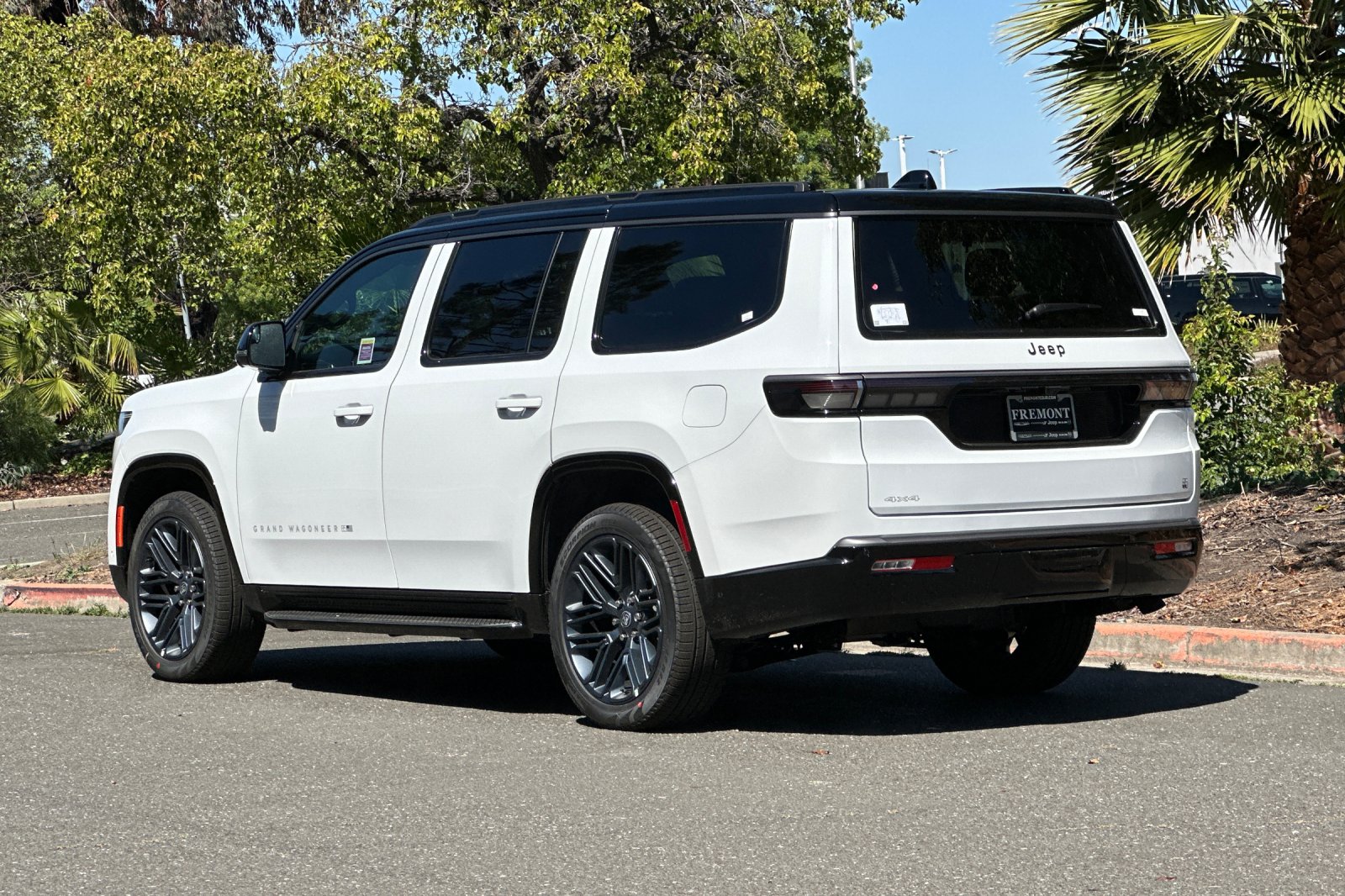 New 2026 Bright White Clear-Coat Exterior Paint Jeep 85th Anniversary Edition image 5