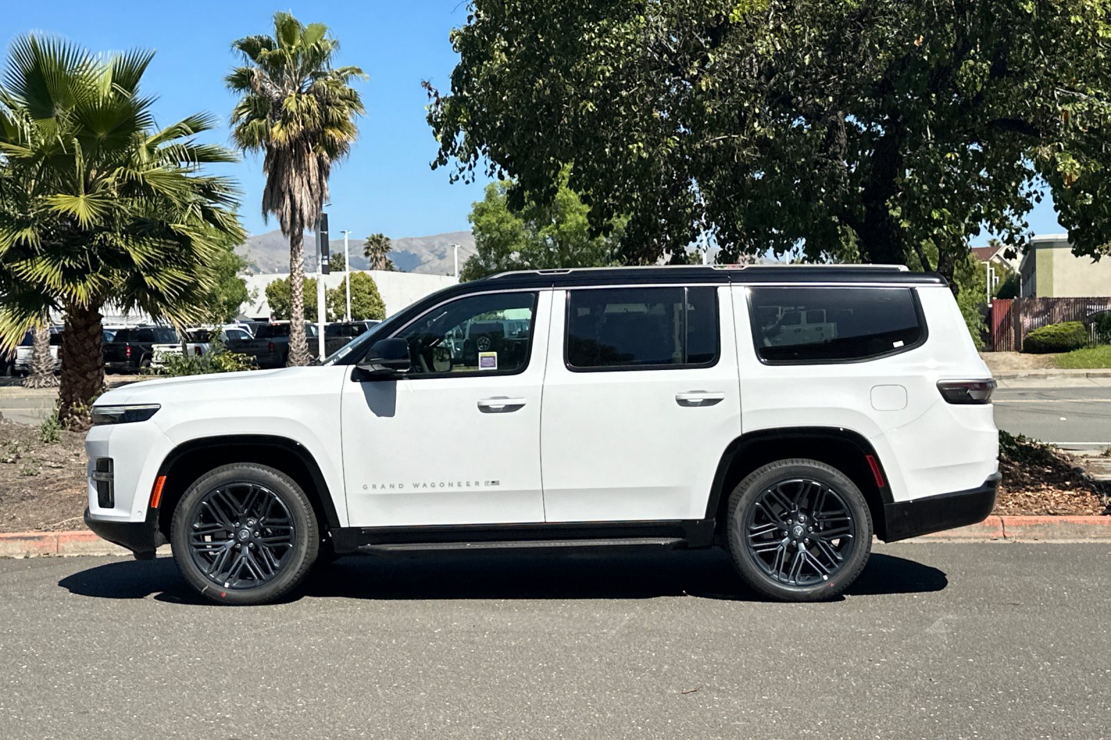 New 2026 Bright White Clear-Coat Exterior Paint Jeep 85th Anniversary Edition image 6
