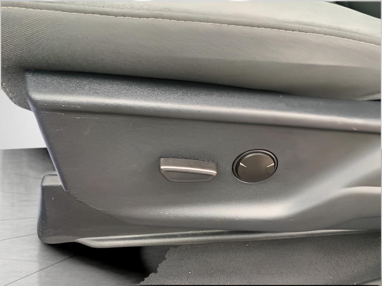 Used 2025 Gray Ford XLT image 3