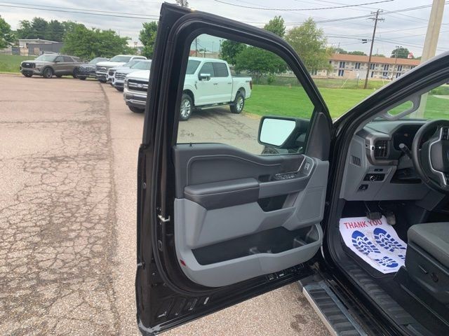 Used 2025 Black Metallic Ford XLT image 12