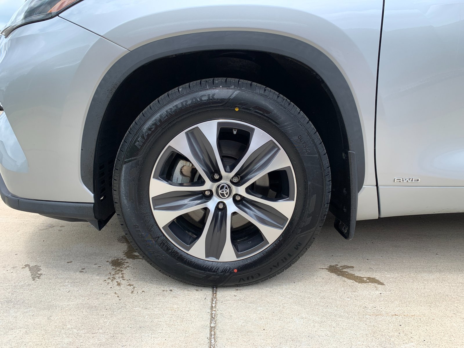 Used 2022 Silver Toyota XLE image 36