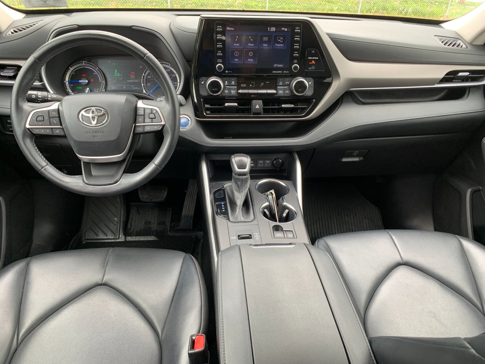 Used 2022 Silver Toyota XLE image 16