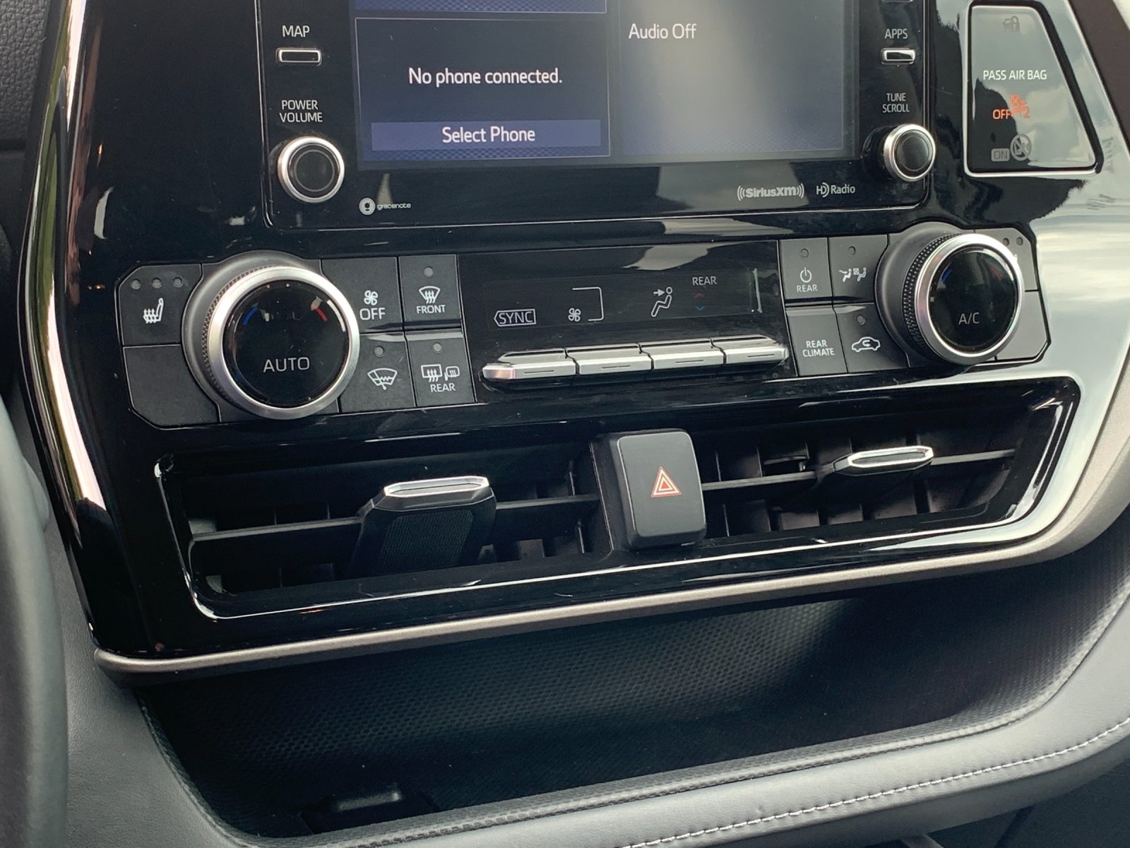 Used 2022 Silver Toyota XLE image 27