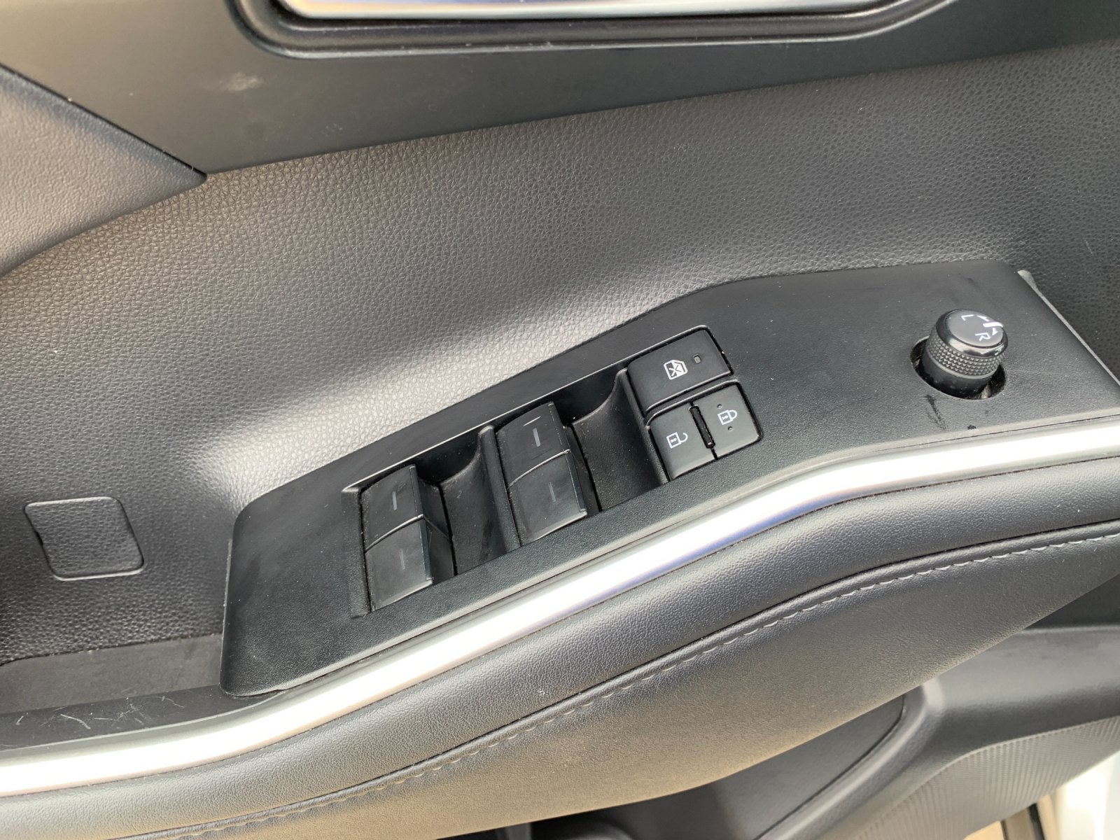 Used 2022 Silver Toyota XLE image 13
