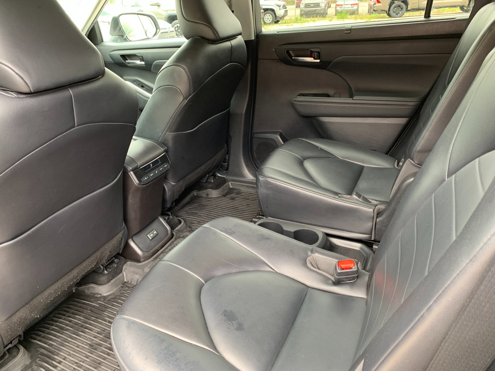 Used 2022 Silver Toyota XLE image 14