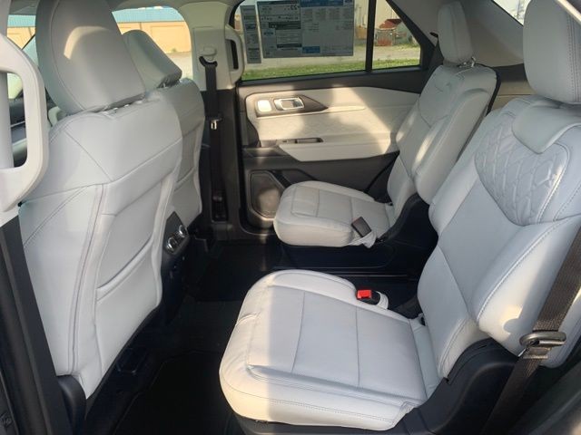 New 2026 Gray Ford Platinum image 25