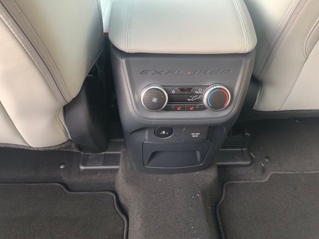 New 2026 Gray Ford Platinum image 28