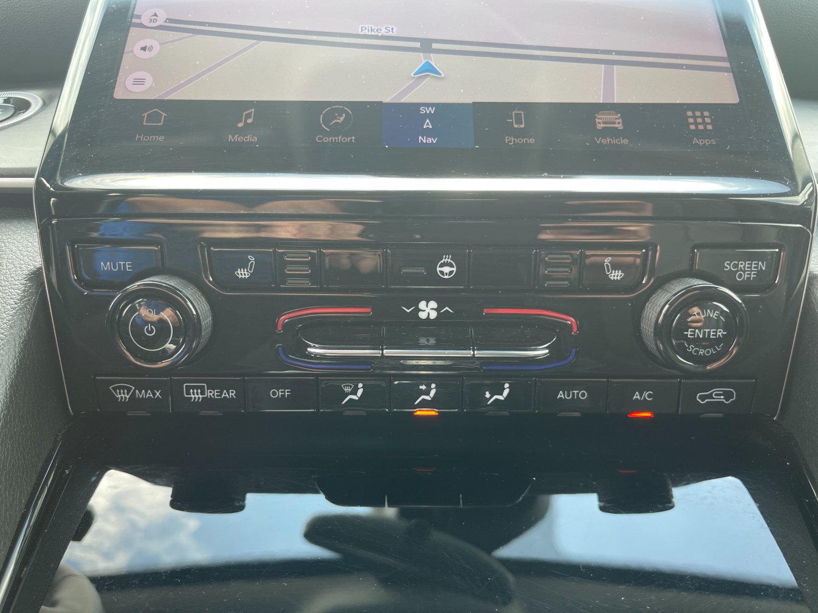 Used 2023  Jeep Limited image 23