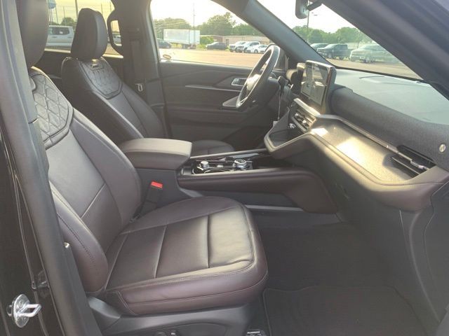 New 2026 Agate Black Metallic Ford Platinum image 31