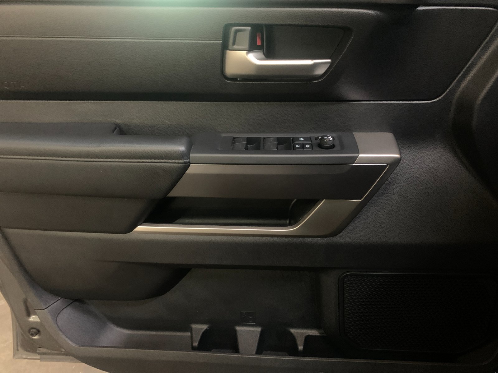 Used 2022 Gray Toyota SR5 image 11