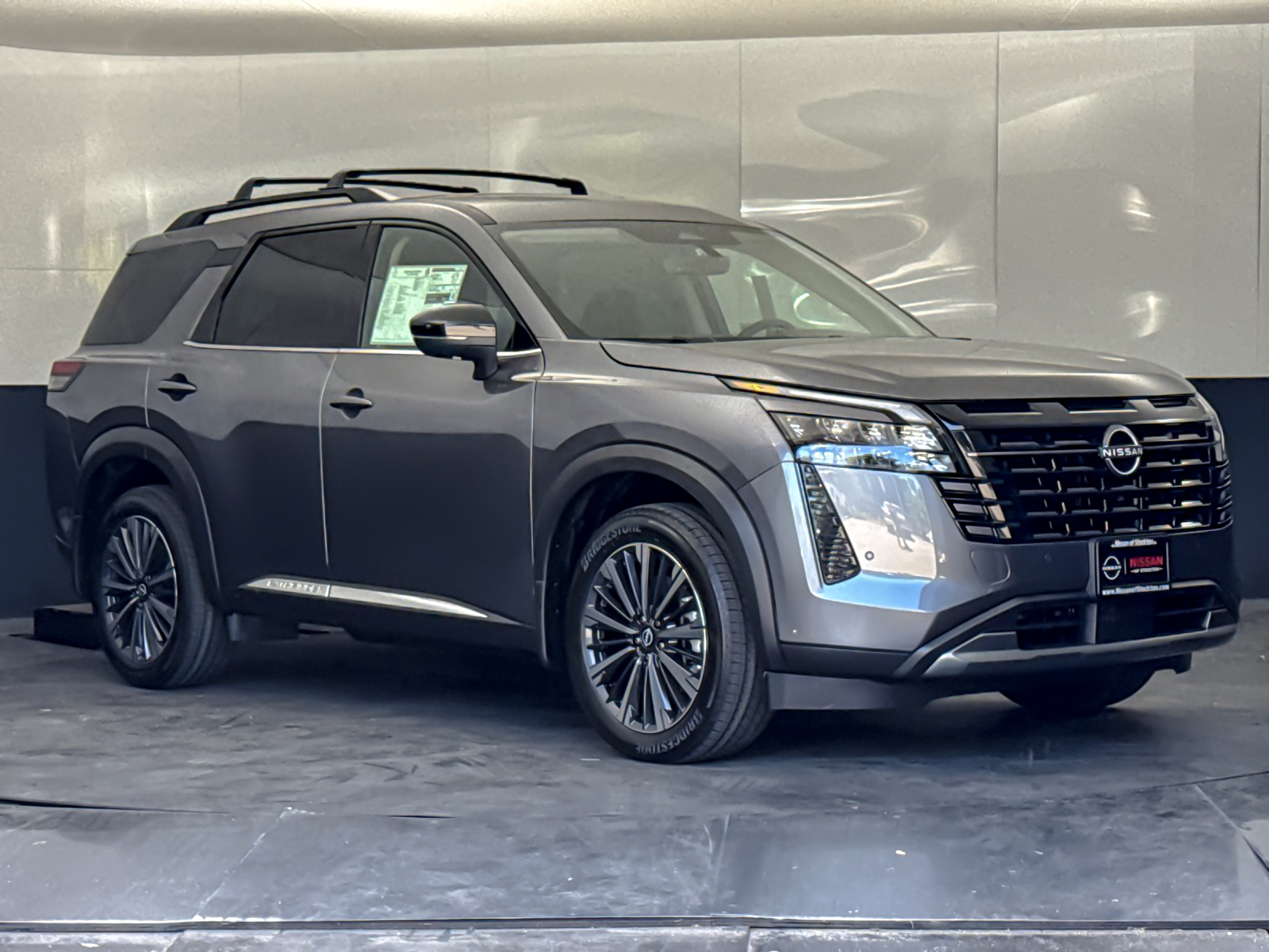 2026 Nissan Pathfinder Platinum 4WD's photo