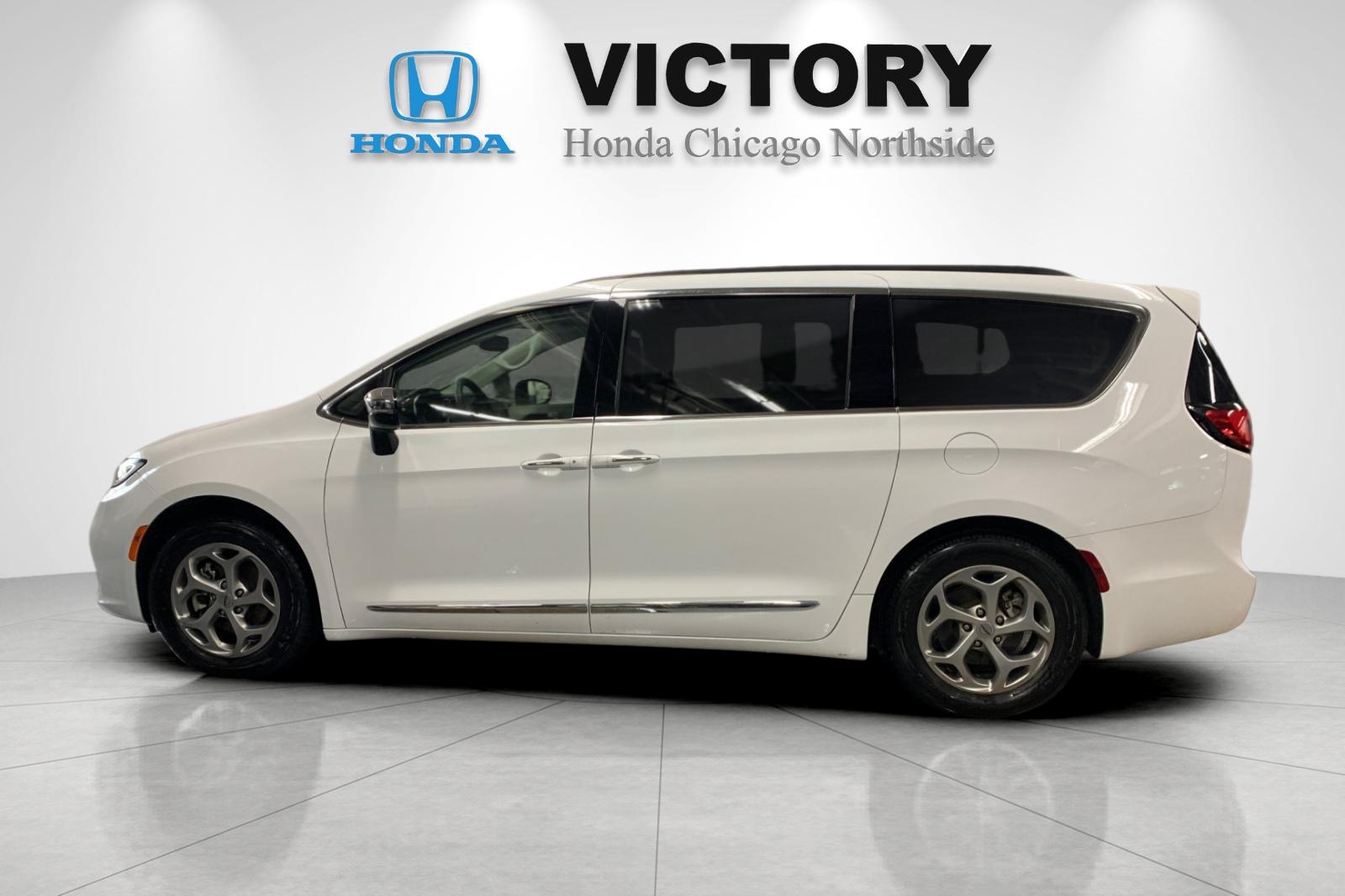 Used 2023 White Chrysler Limited image 6