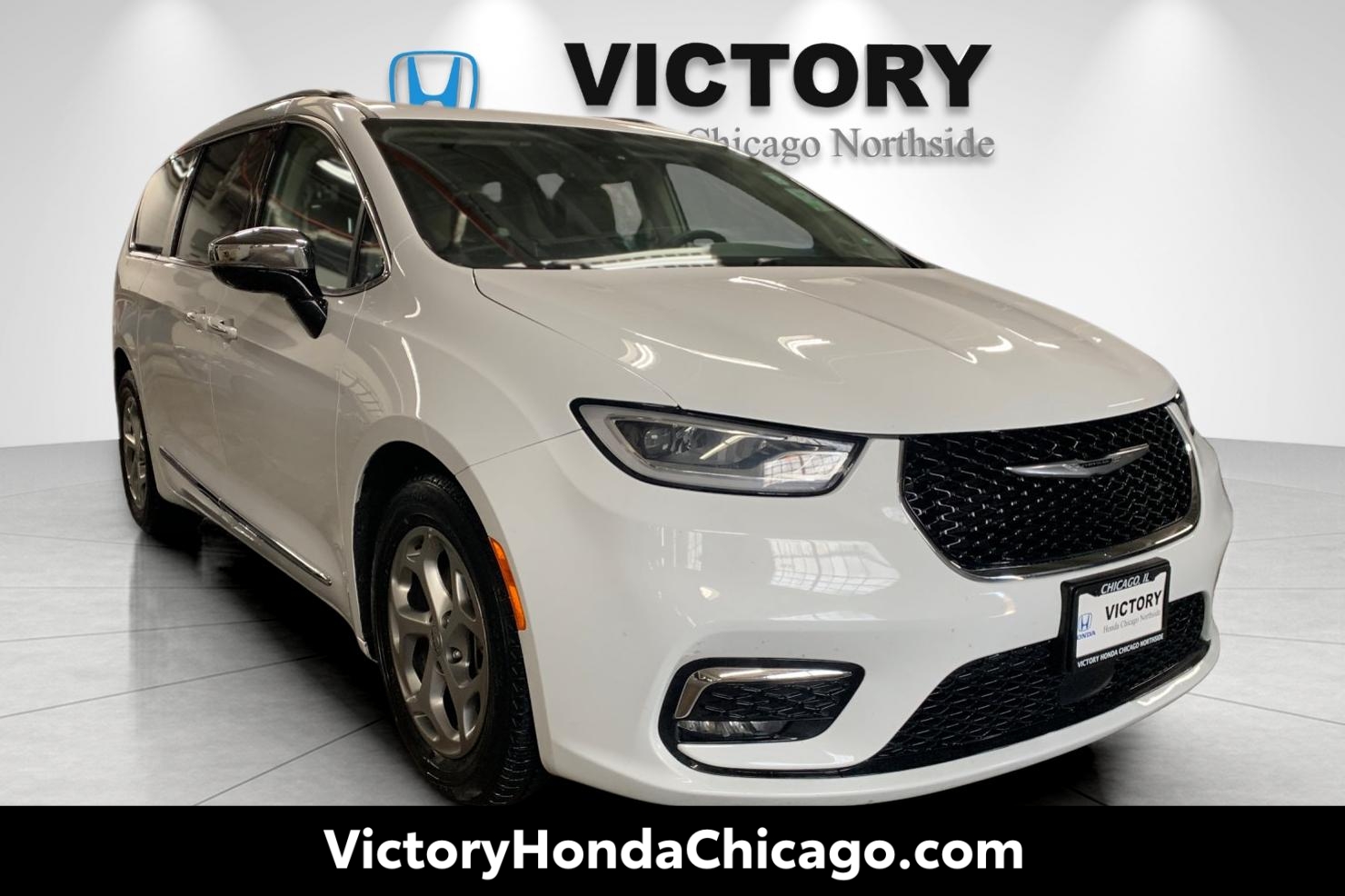 2023 Chrysler Pacifica Limited's photo